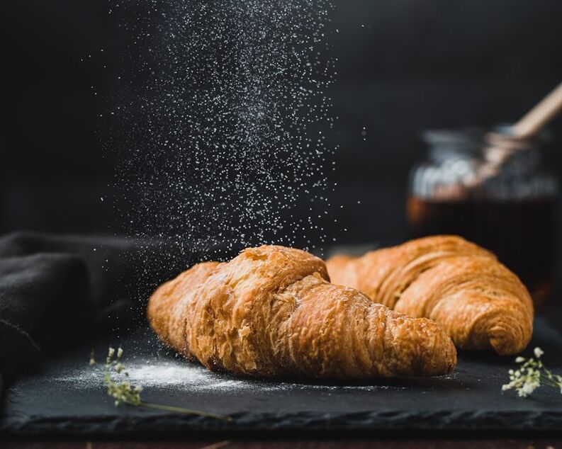 From the diet of patients with diabetes, it is necessary to exclude hot sweets